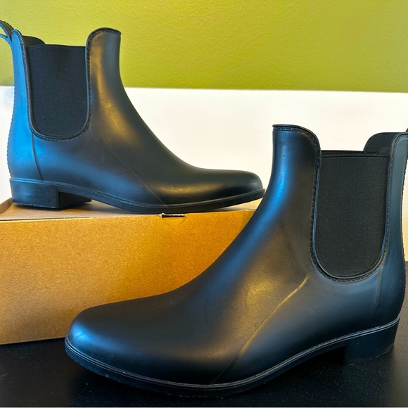 J. Crew Factory Shoes - J. Crew Mercantile Chelsea Boots